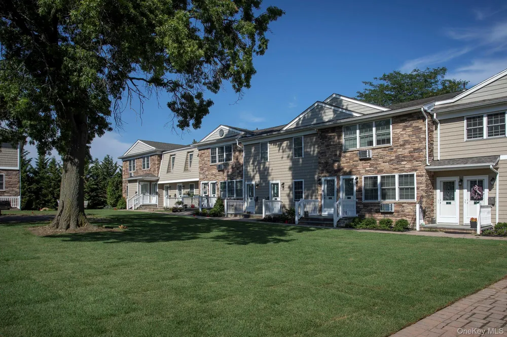 40 Fairfield Way #DE12 Commack, NY 11725