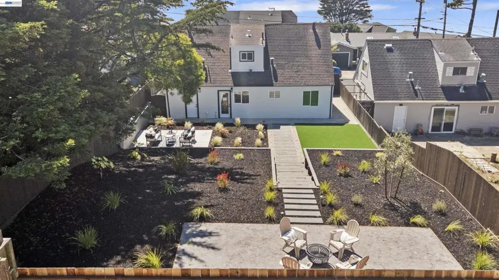 483 Heathcliff Dr Pacifica, CA 94044