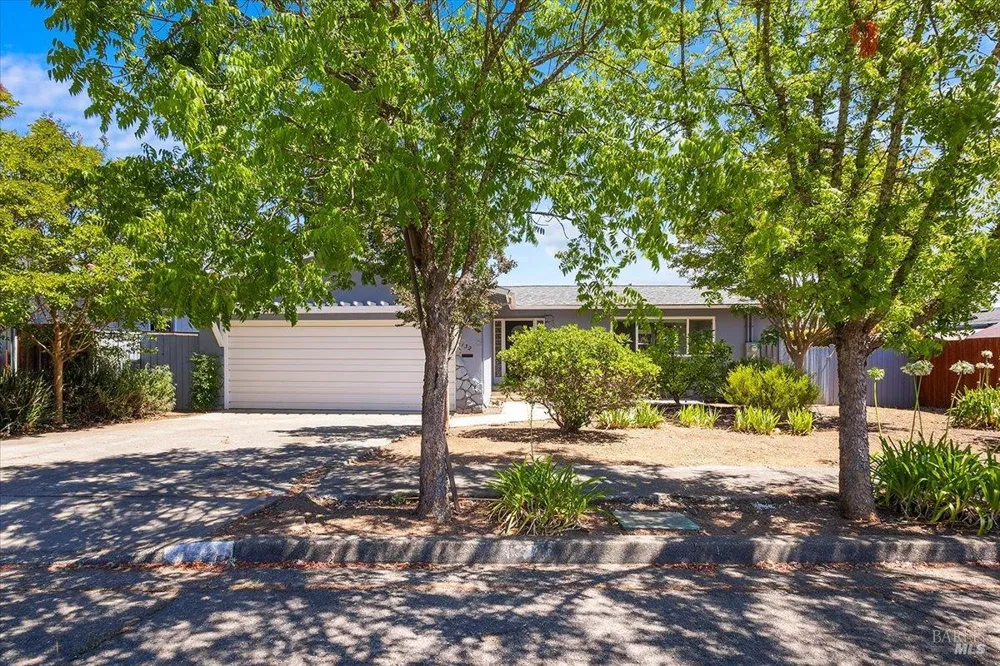 132 Las Colinas Drive Cloverdale, CA 95425
