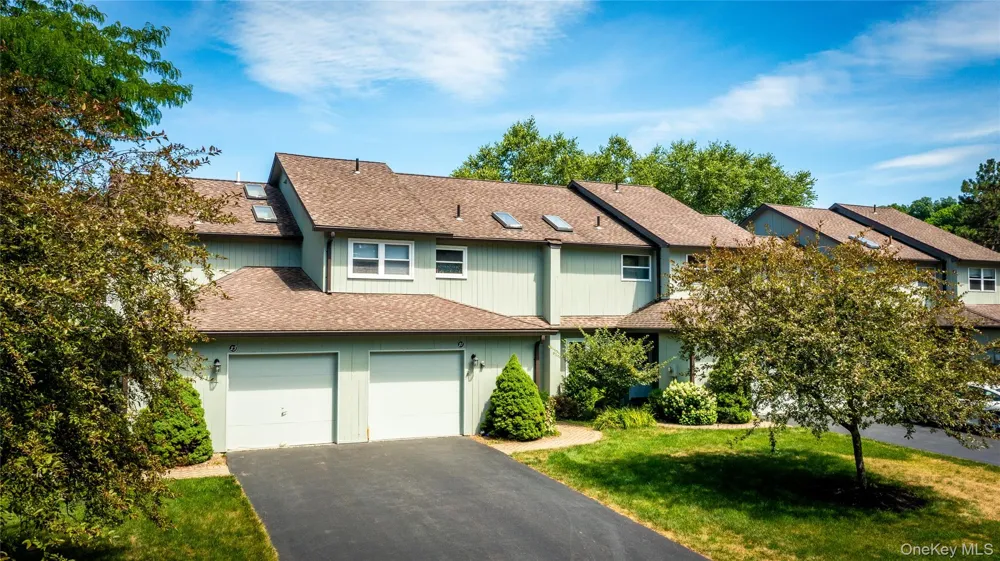 21 Pond Drive W Rhinebeck, NY 12572