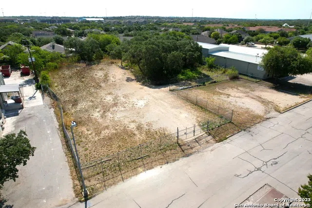 13306 WESTERN OAK DR