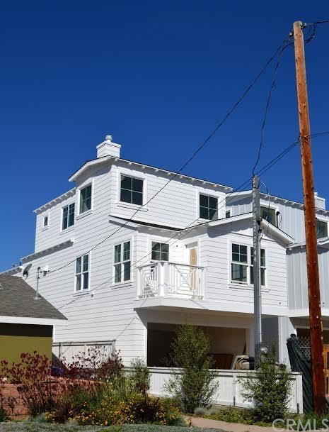 1607 Steinhart Avenue