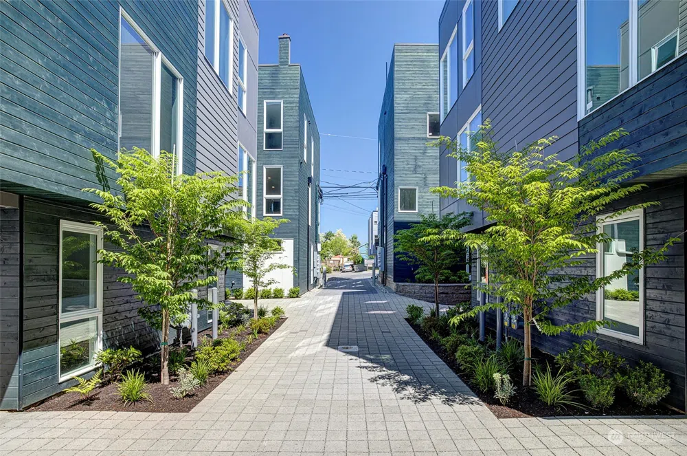 2707 E Yesler Way #B