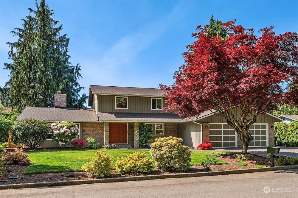 4033 NE 205th Street Lake Forest Park, WA 98155