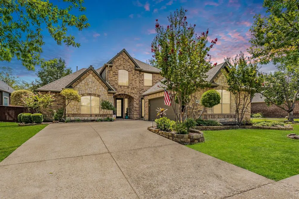 6812 Falcon Crest Lane