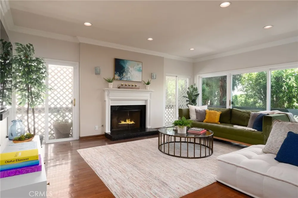 1870 Kelton #103 Los Angeles, CA 90025