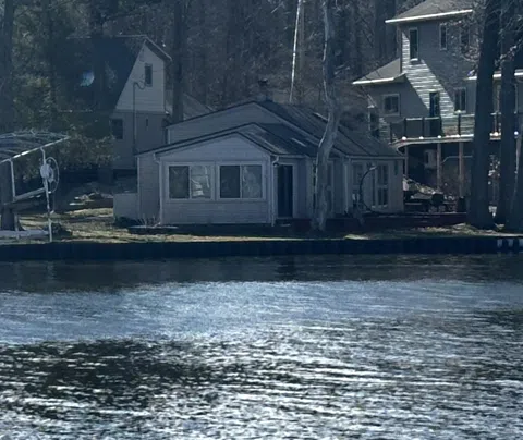 9194 Lakeview Drive