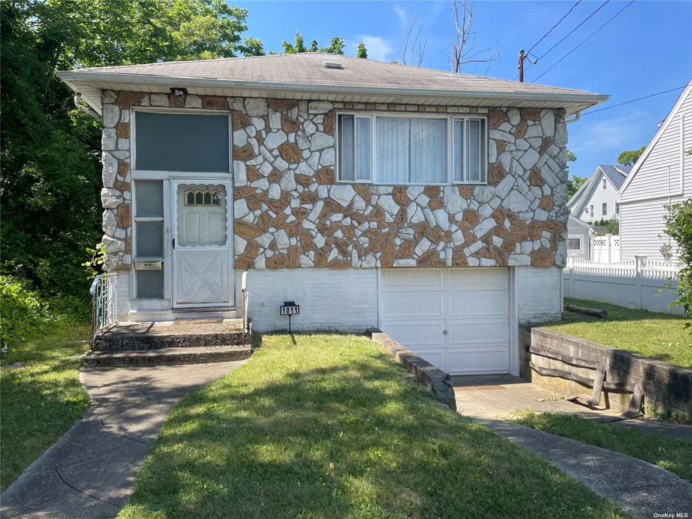 1011 Steele Boulevard