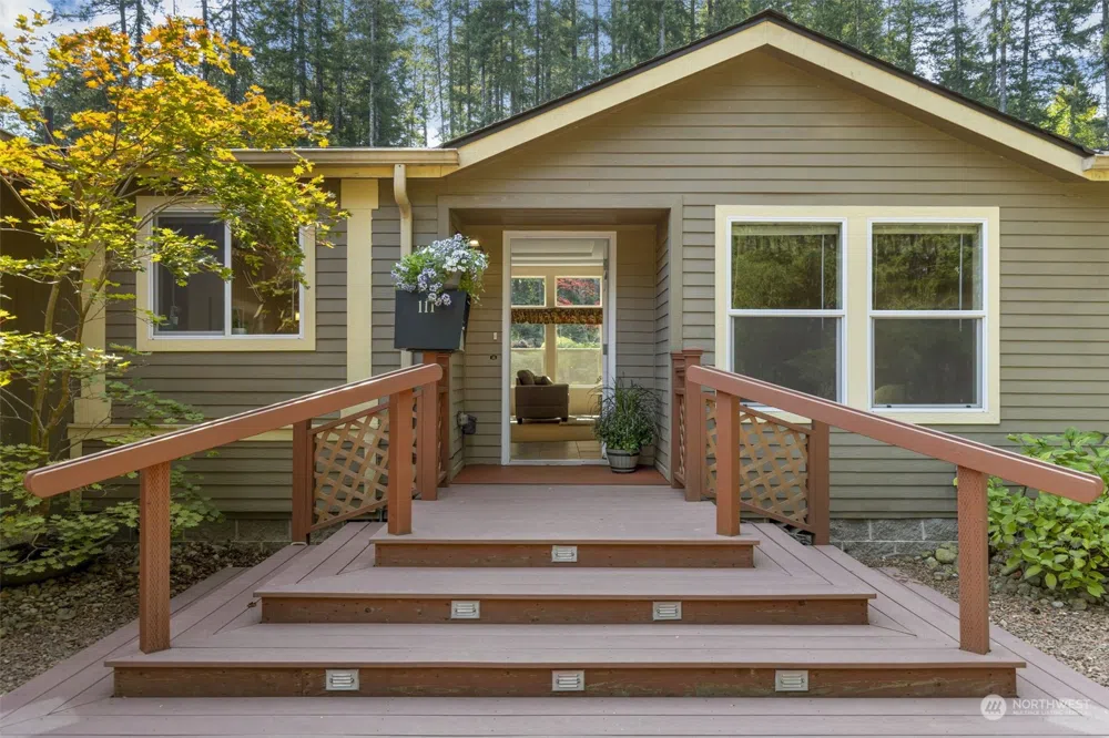 111 NE Raintree Lane