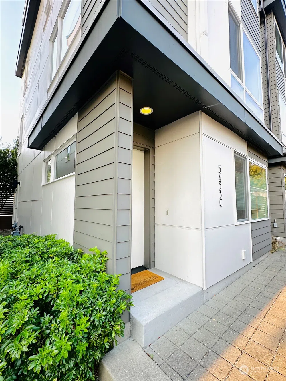 5433 California Avenue SW #C Seattle, WA 98136