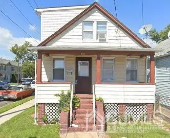 34 HOLLY STREET