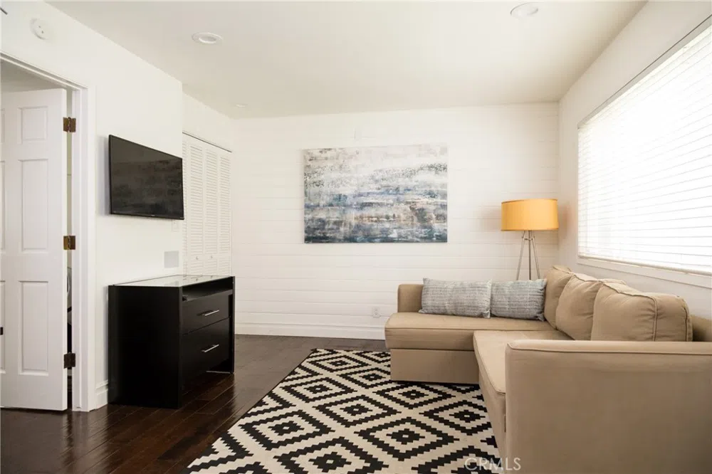 201 21st Place #2 Manhattan Beach, CA 90266