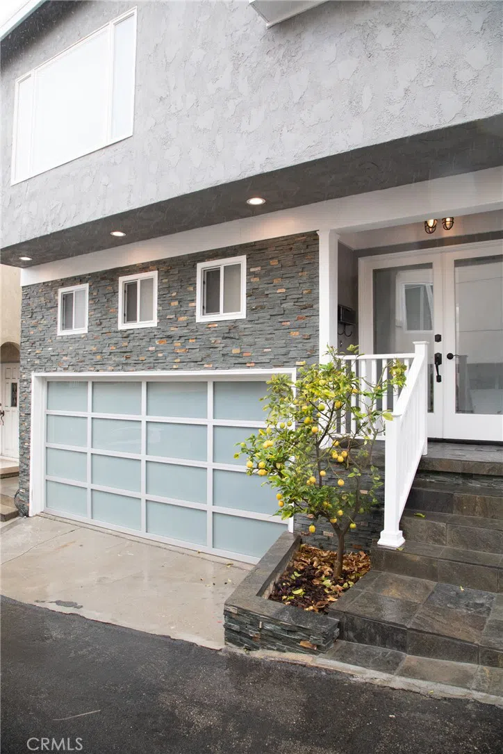 201 21st Place #2 Manhattan Beach, CA 90266
