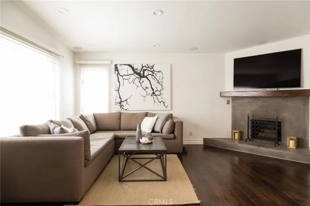 201 21st Place #2 Manhattan Beach, CA 90266