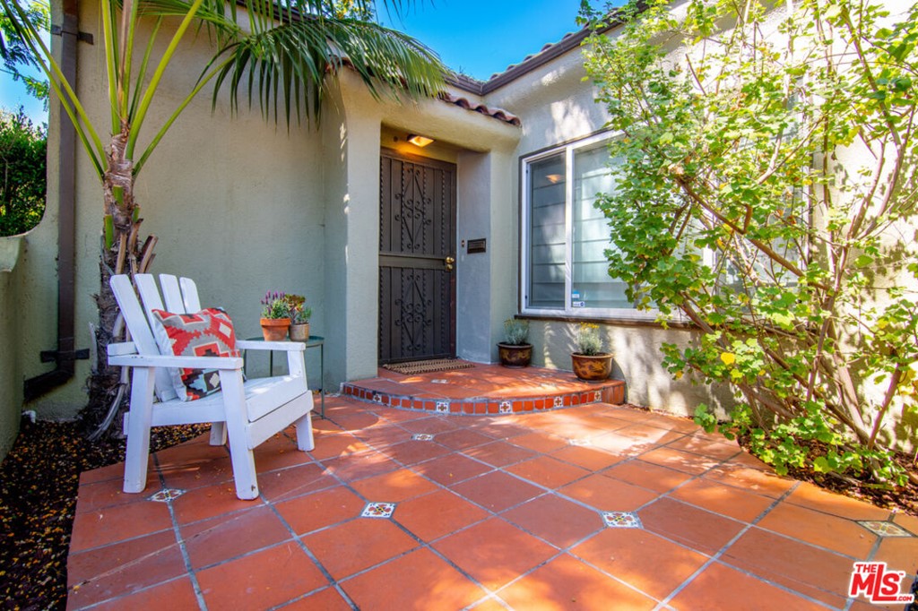 449 N Edinburgh Avenue Los Angeles, CA 90048