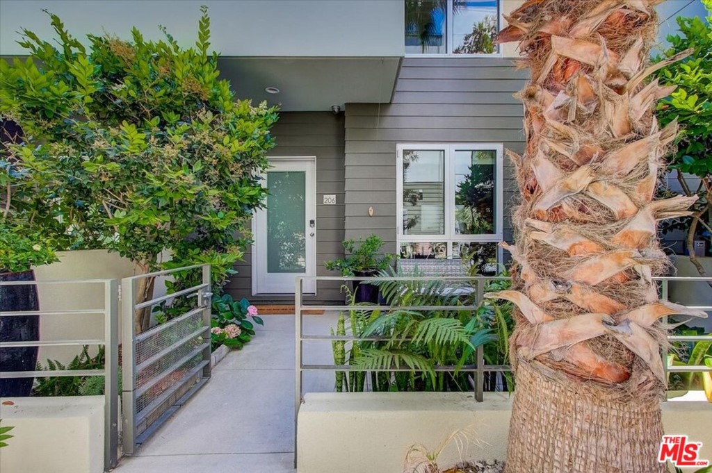 310 WASHINGTON Boulevard #206