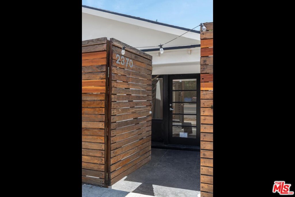2370 Silver Lake Boulevard Los Angeles, CA 90039