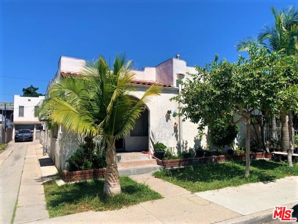 609 S HILLVIEW AVENUE