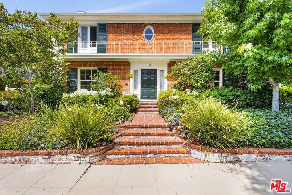 415 S BENTLEY Avenue