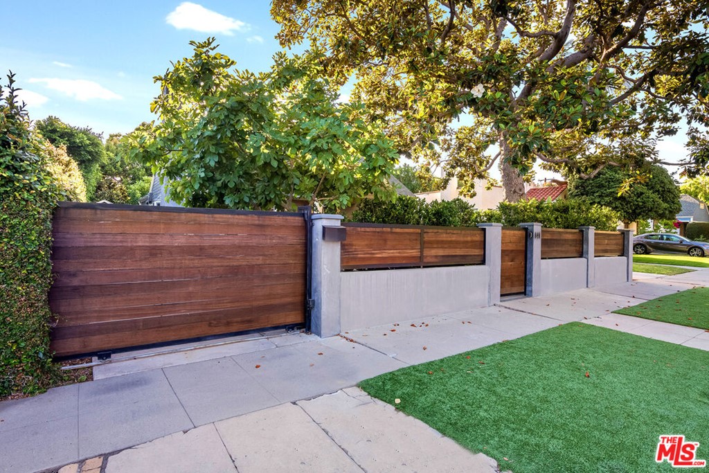 349 N WINDSOR BOULEVARD Los Angeles, CA 90004
