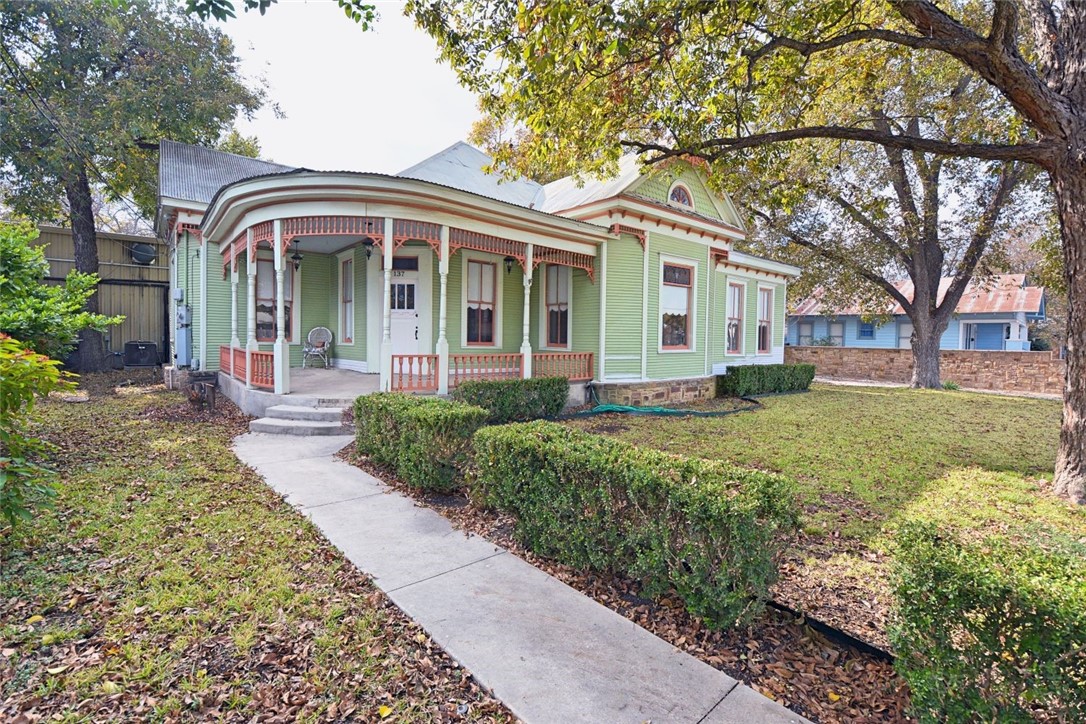 137 N Sycamore Avenue