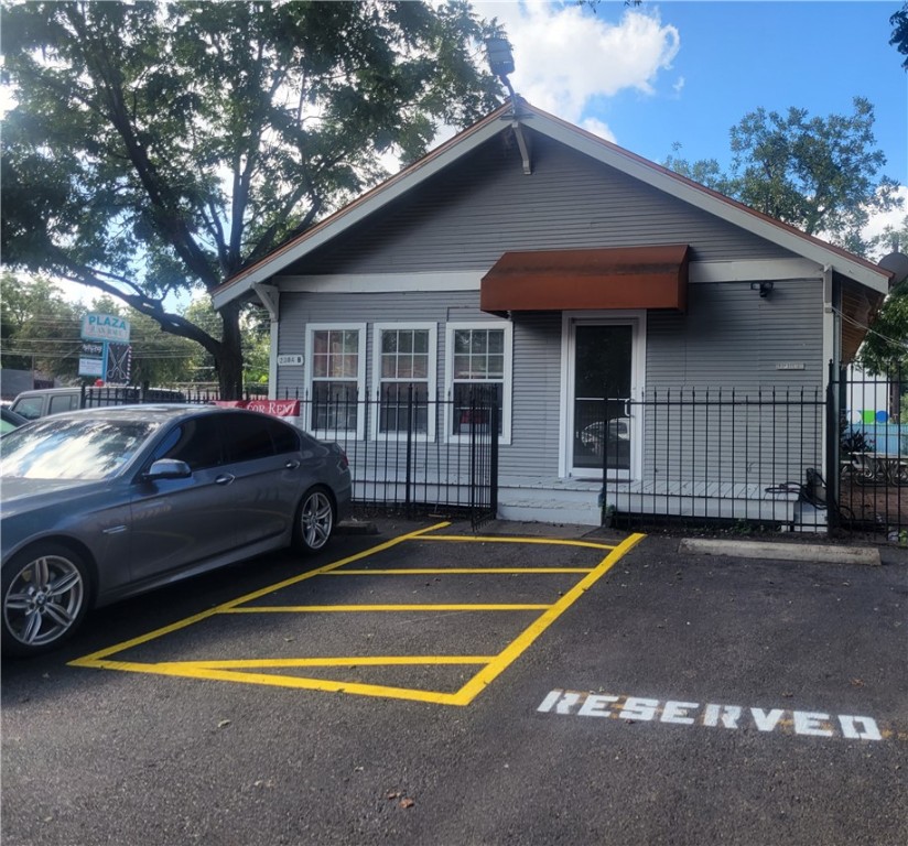 2304 E Cesar Chavez Street #B