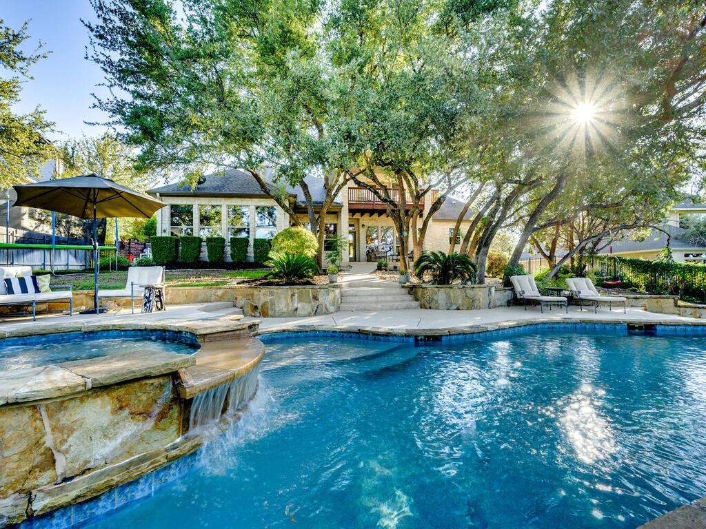 13700 Country Lake Drive