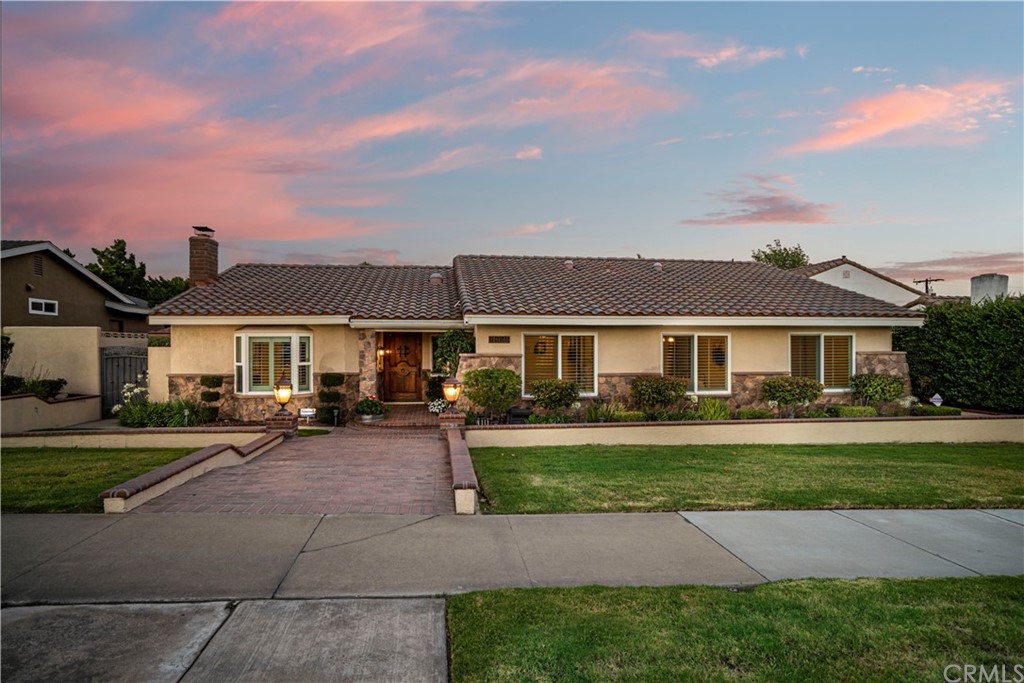 1458 N San Antonio Avenue