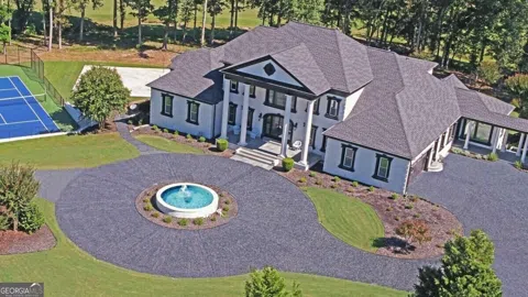 5042 Legends Drive