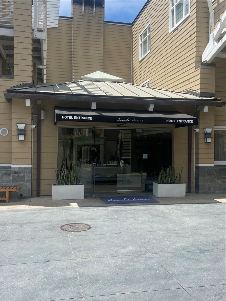 1300 The Strand #301