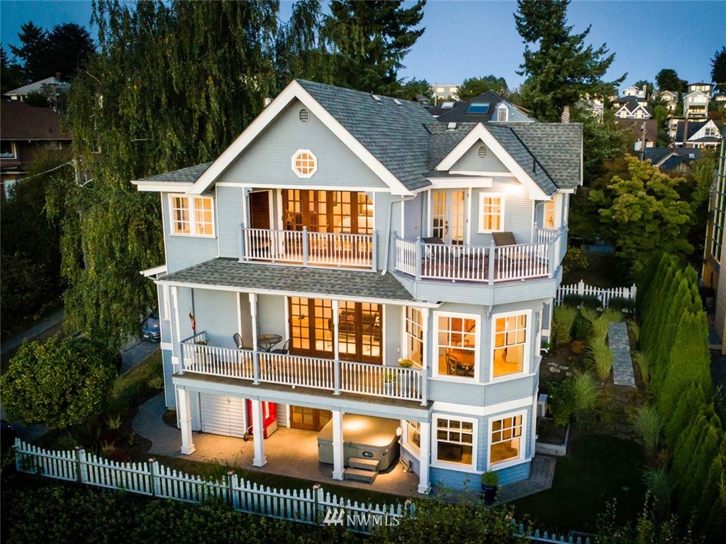 909 W Crockett Street