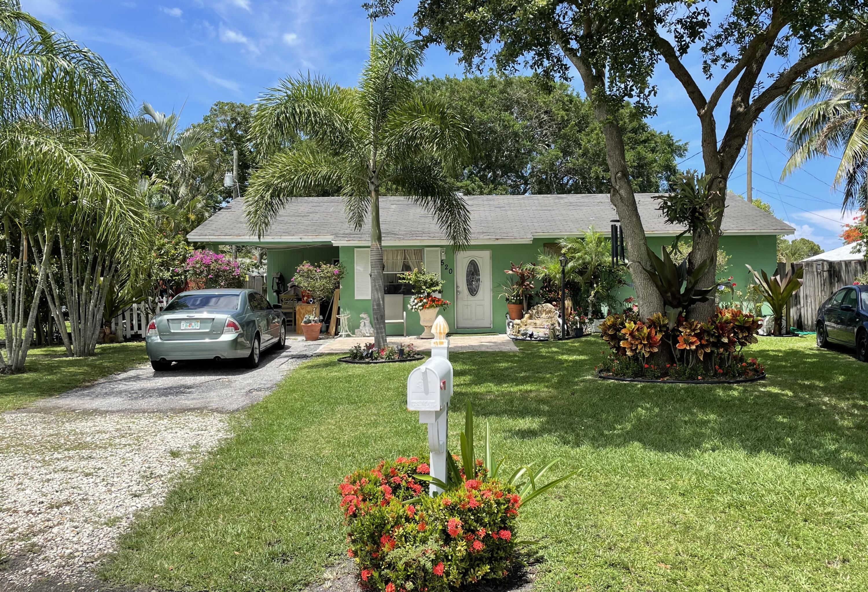 520 W Whitney Circle