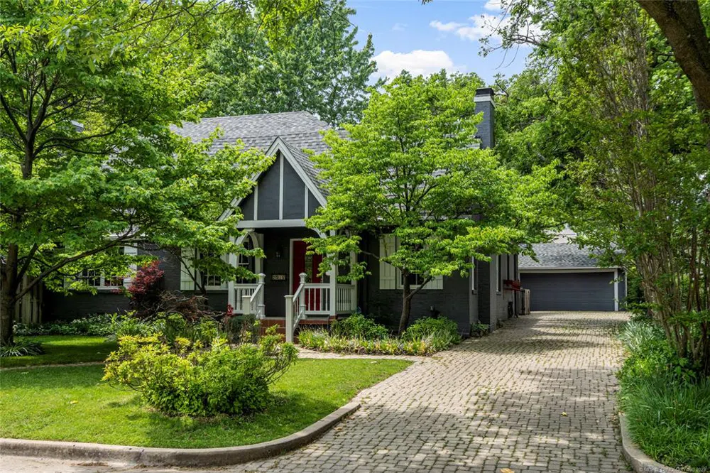 2512 S Evanston Avenue