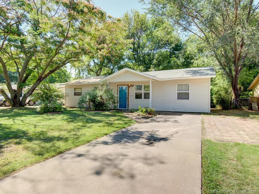 114 W Monterey Avenue