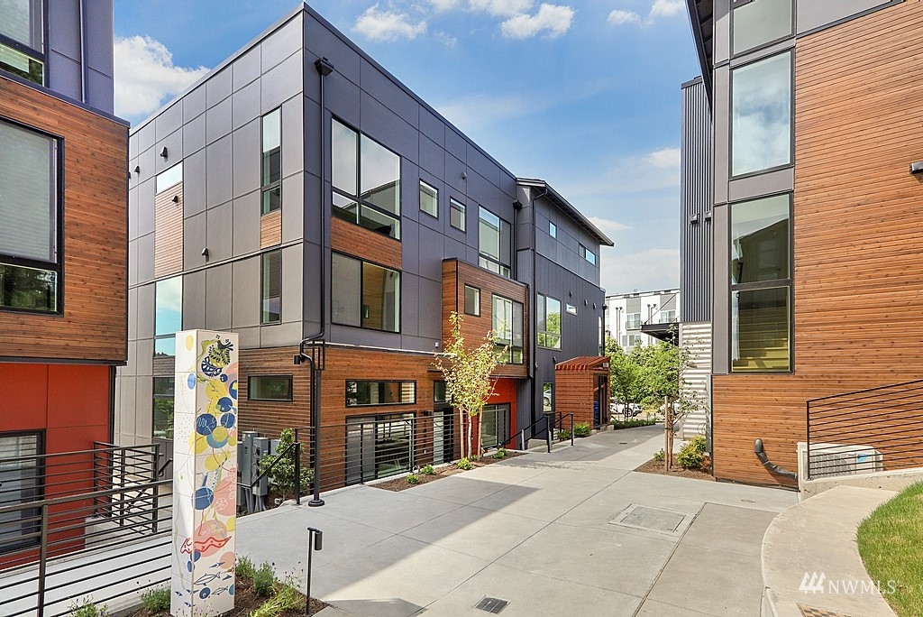 2424 S HIll Street S #60