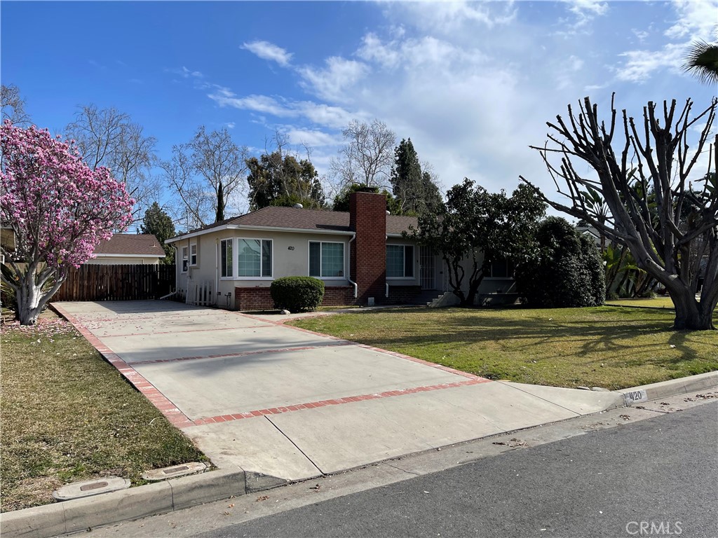 420 S Montezuma Way