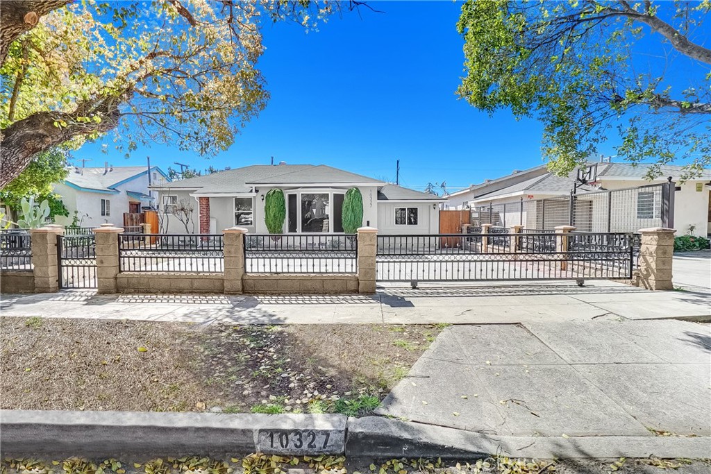 10327 Telfair Pacoima, CA 91331