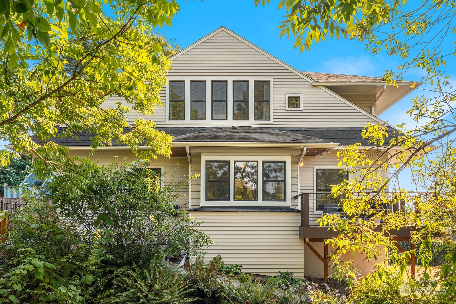 3105 E Spring Street