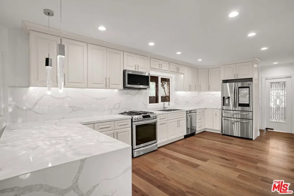 21126 Merridy Street Chatsworth, CA 91311