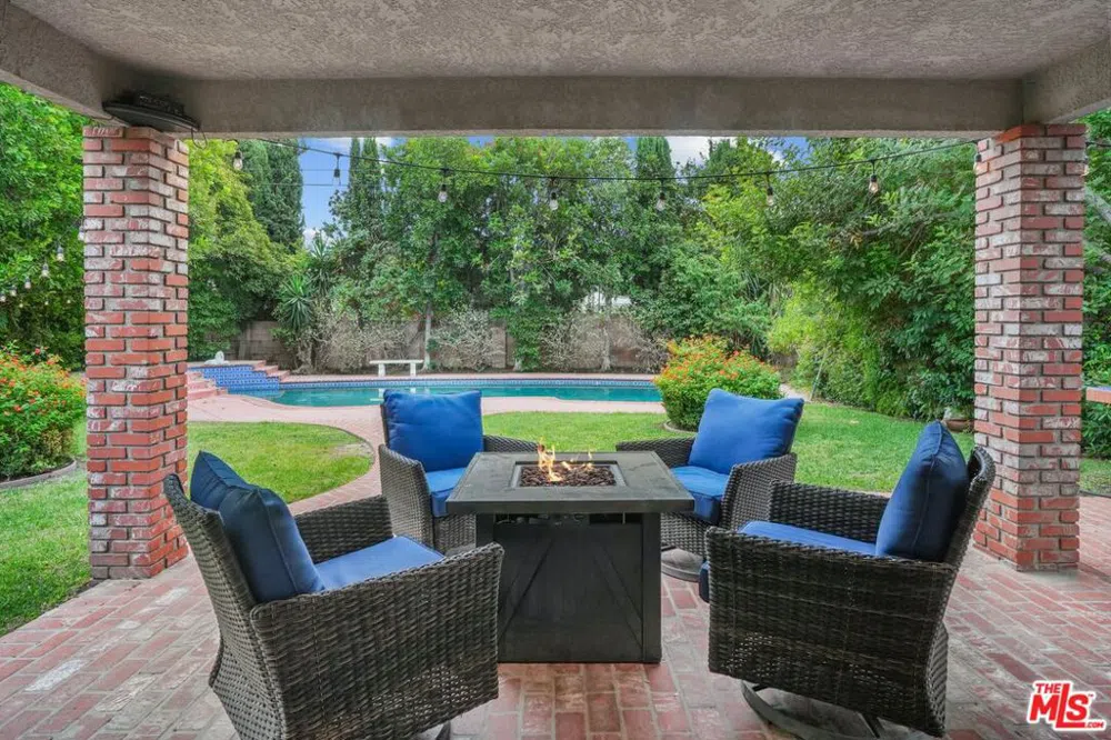 21126 Merridy Street Chatsworth, CA 91311