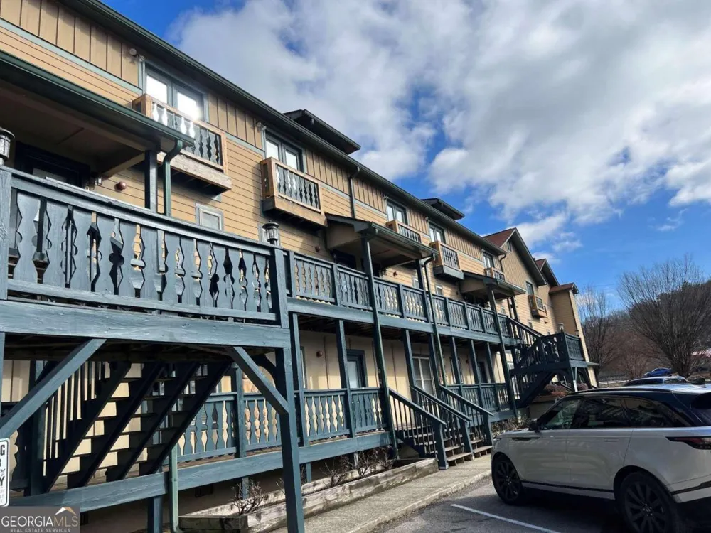 26 Midway Street #204 Helen, GA 30545