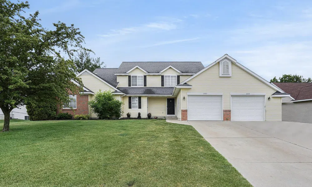 2103-2105 Kinnrow Avenue NW