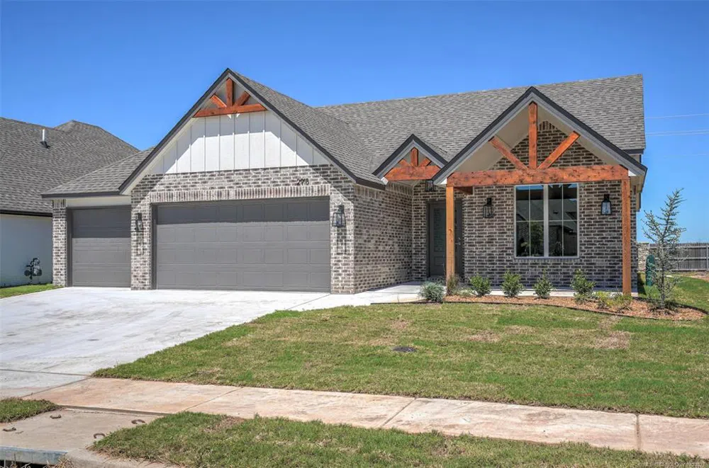 2918 E Rockford Place