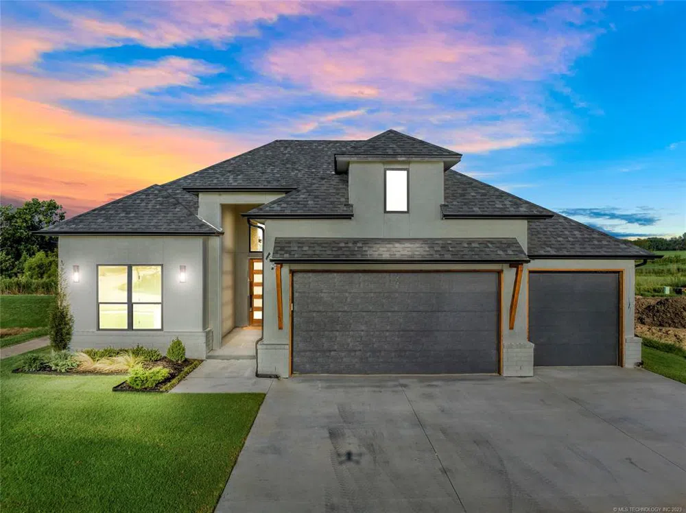 13722 S 20th Place E