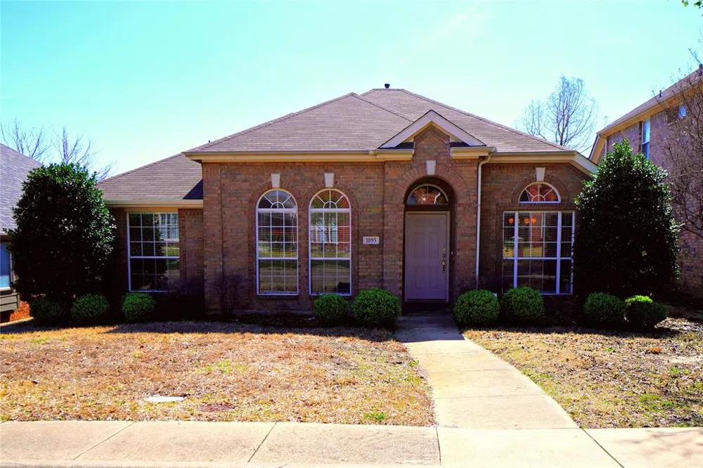 1895 Crestlake Drive