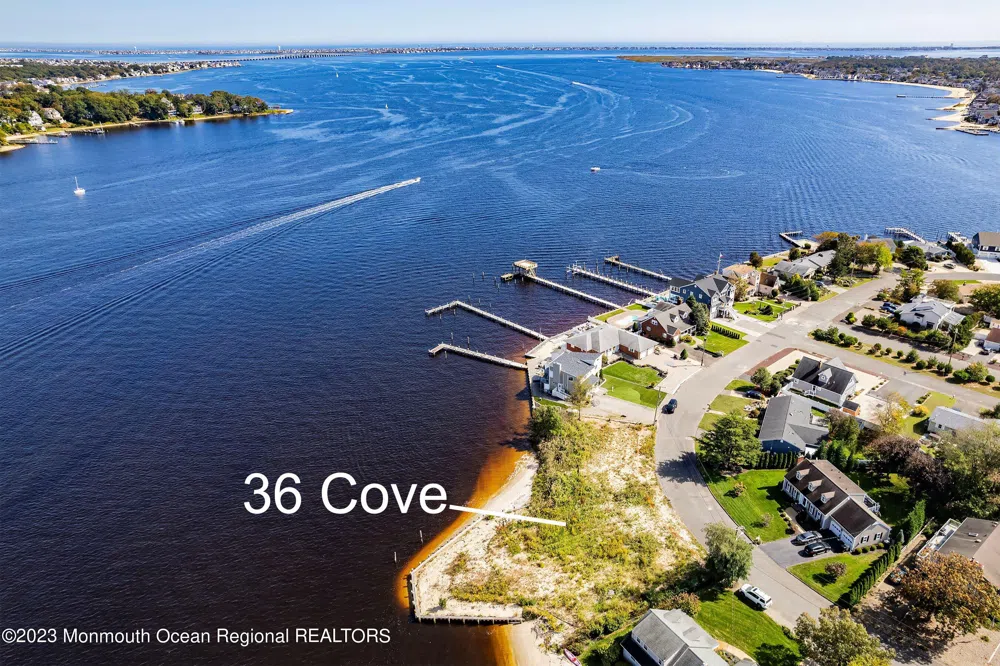 36 Cove Road W