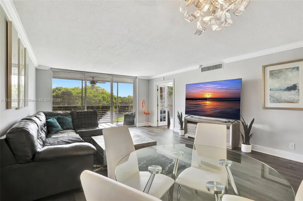 4020 W Palm Aire Dr #301