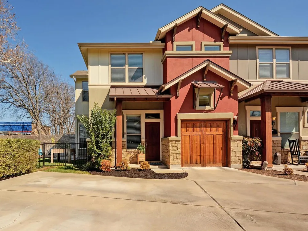 8400 Bowling Green #B