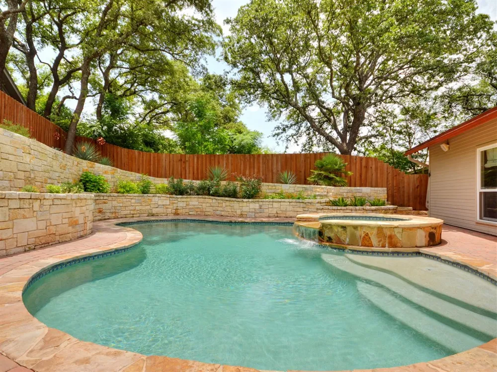 8322 Adirondack Trail