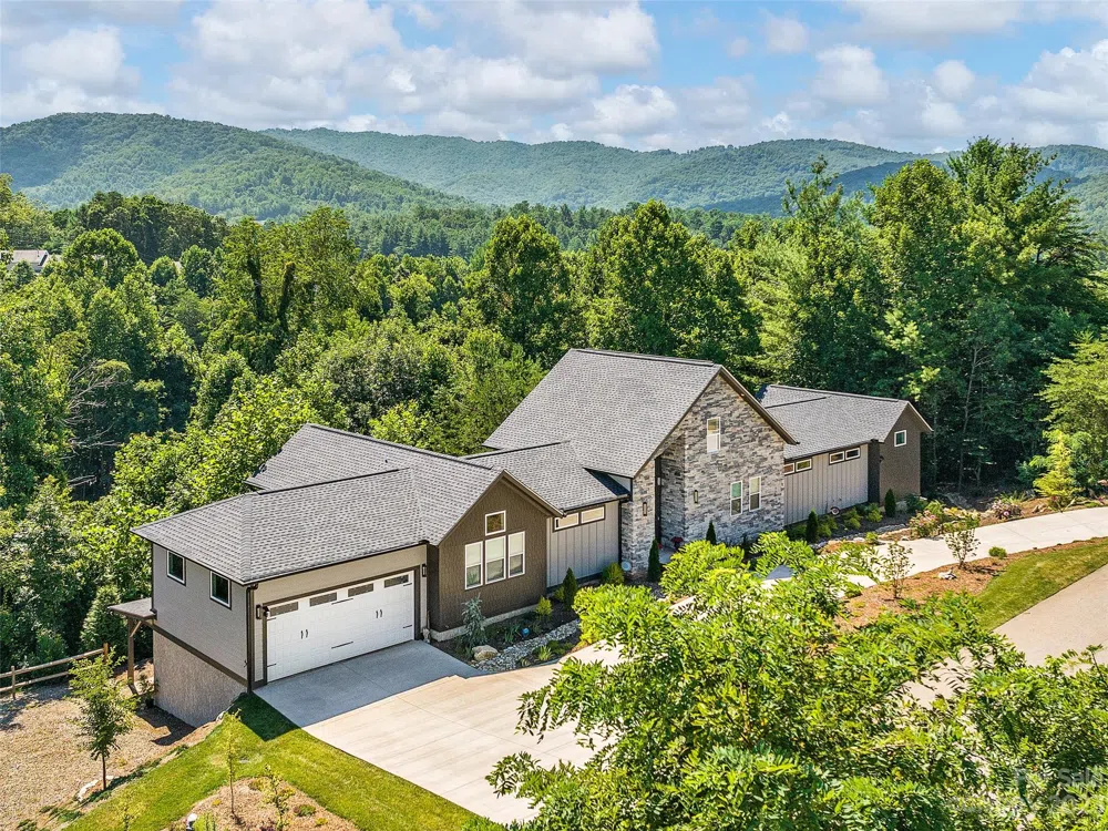 20 Governor Thomson Terrace Weaverville, NC 28787